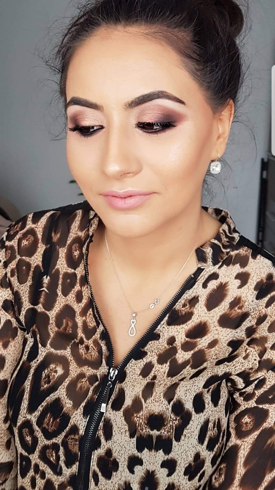 Smokey eye cu nuanțe roz