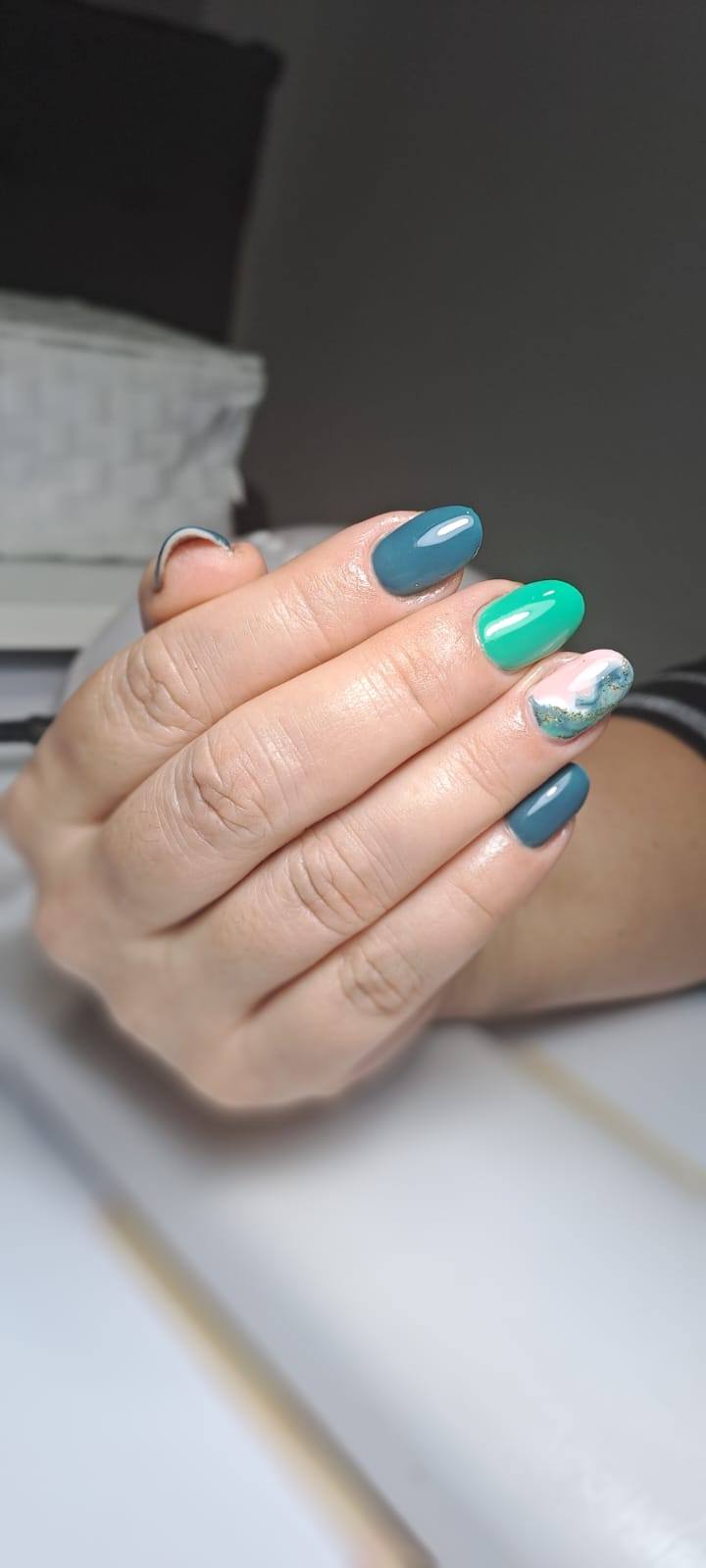 Nuanțe verzi cu accent marmorat